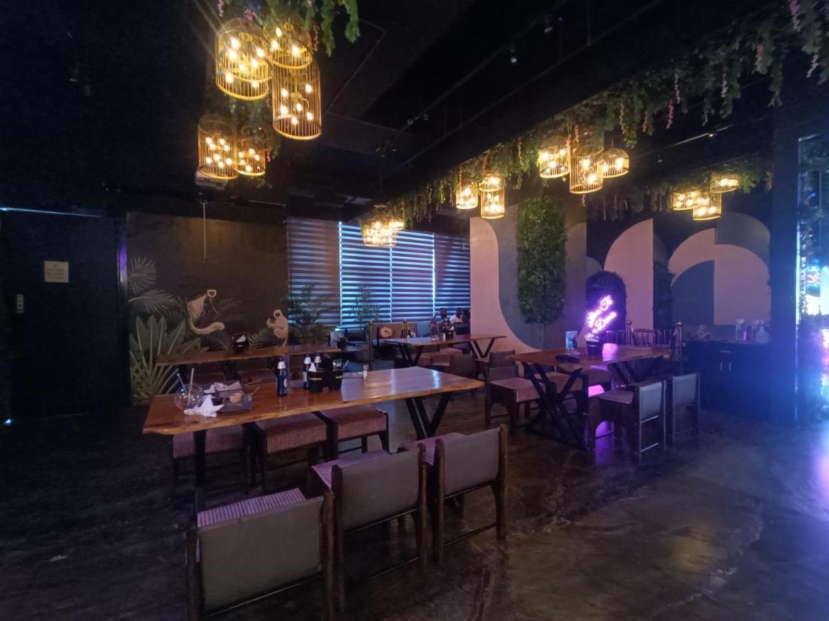 Boulevard By Design Hotel Ченай Екстериор снимка
