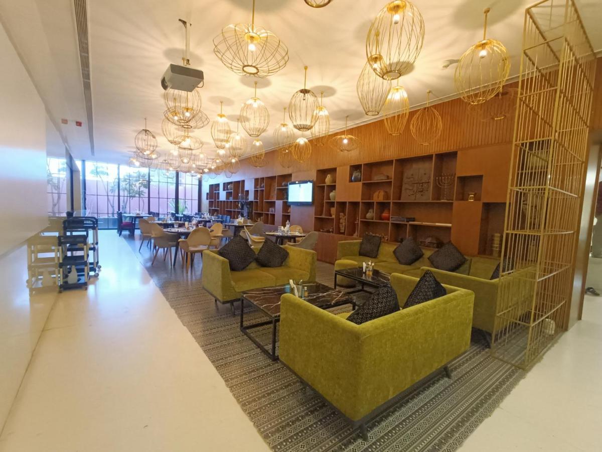 Boulevard By Design Hotel Ченай Екстериор снимка